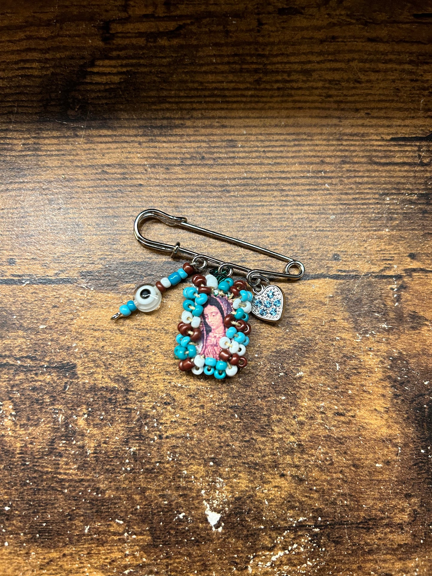 Pin de ojito