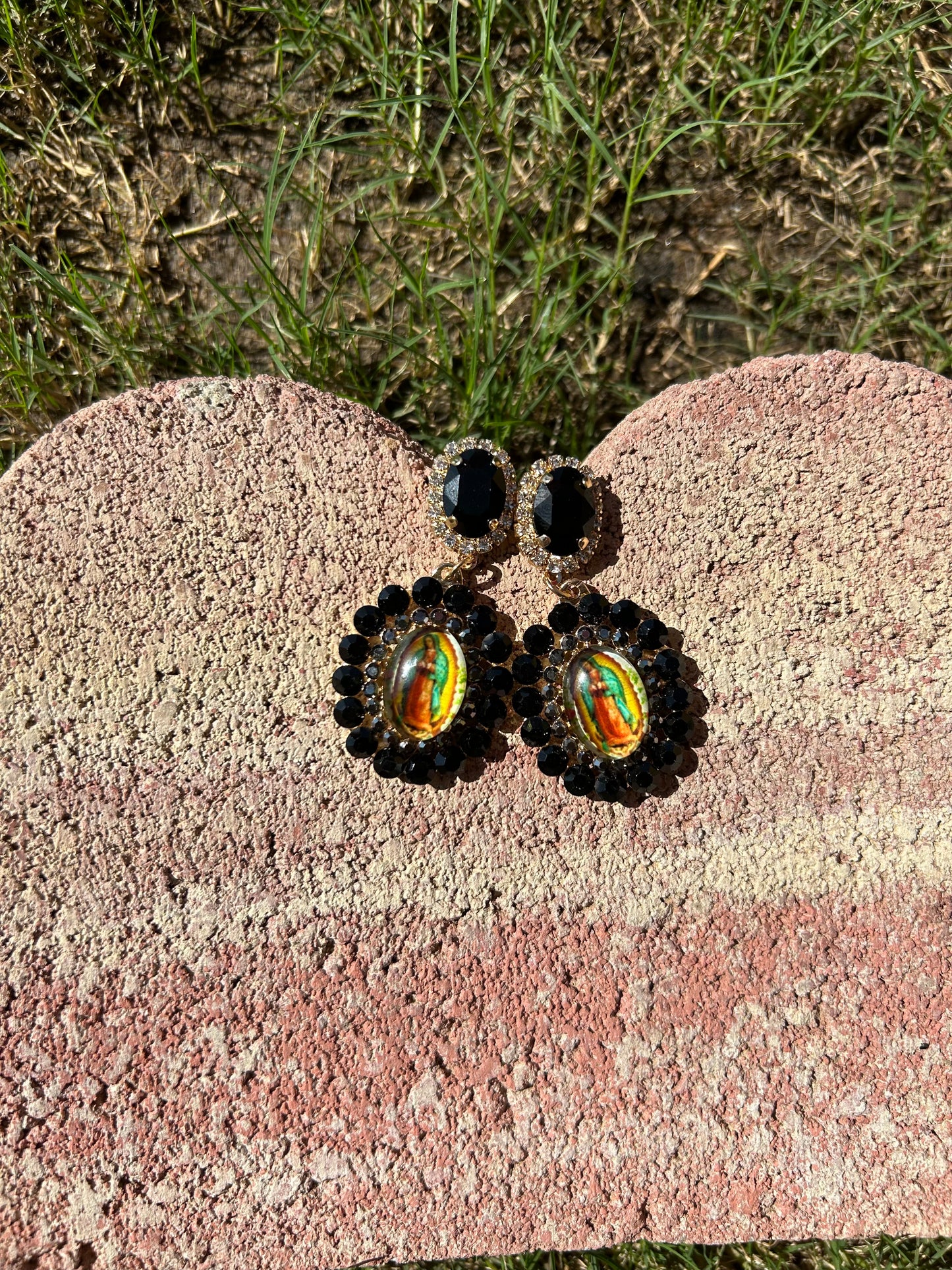 Virgencita Earrings Negros🖤