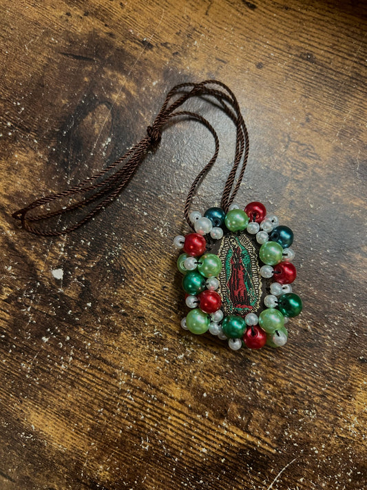 Pearl Virgencita escapulario